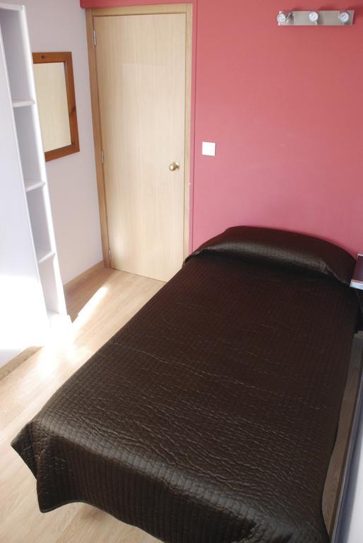 Hostal Delgado Benabarre Quarto foto